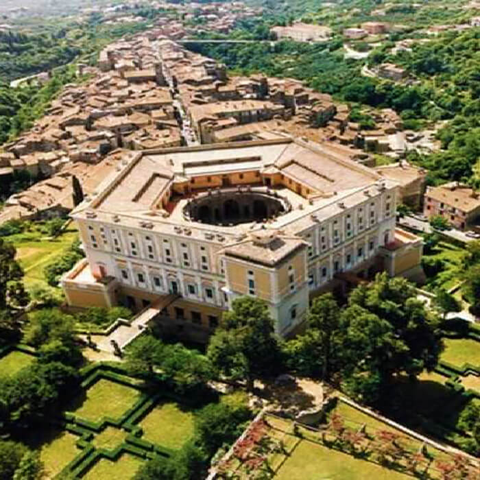 Palazzo Farnese di Caprarola: la Fortezza Pentagonale | Visite ...