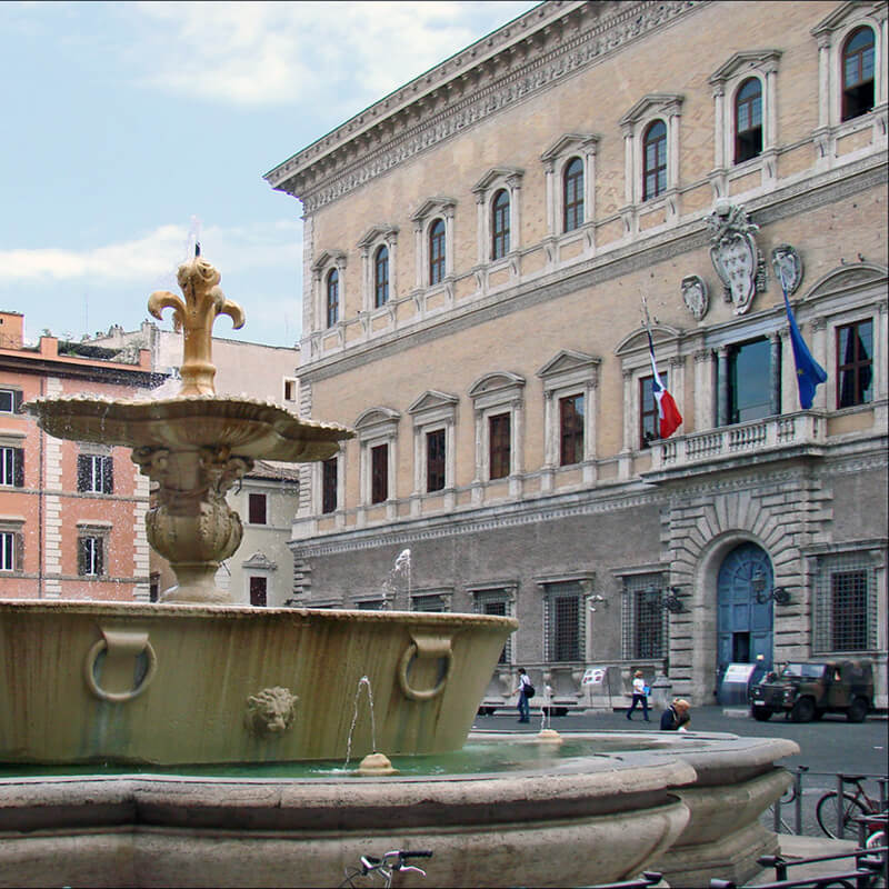 RomaGuideTour - Visite guidate teatralizzate - Estate Romana 2019 --- Piazza Farnese