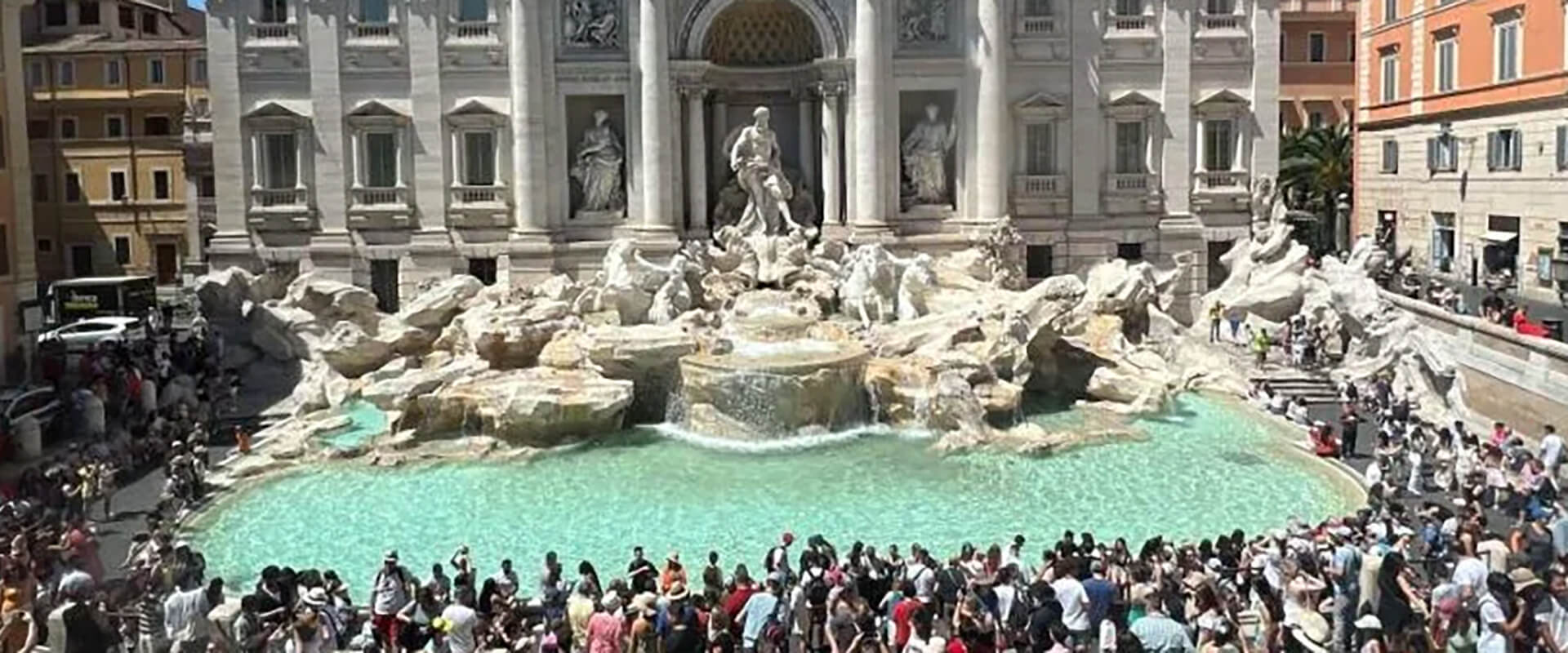 Fontane di Roma: Fontana di Trevi header | RomaGuideTour - Esperienze, tour e visite guidate a Roma e provincia